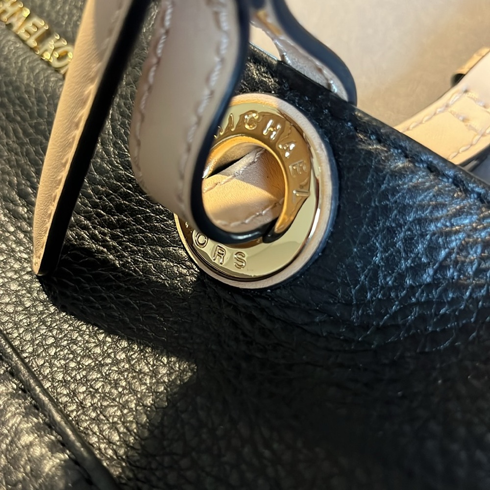 Michael Kors Bedford Medium Pebbled Leather Black Tote - Picture 3 of 10